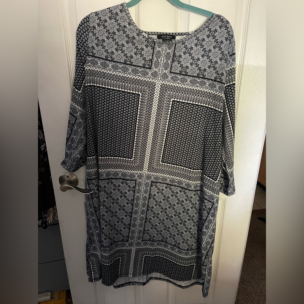 Cute Dress . Worn once. I’m 5”5 and it sits right above knees.